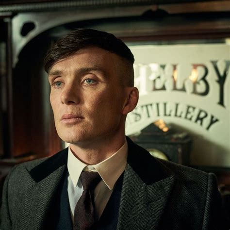 Il taglio di capelli corti del 2019 è quello di Peaky .